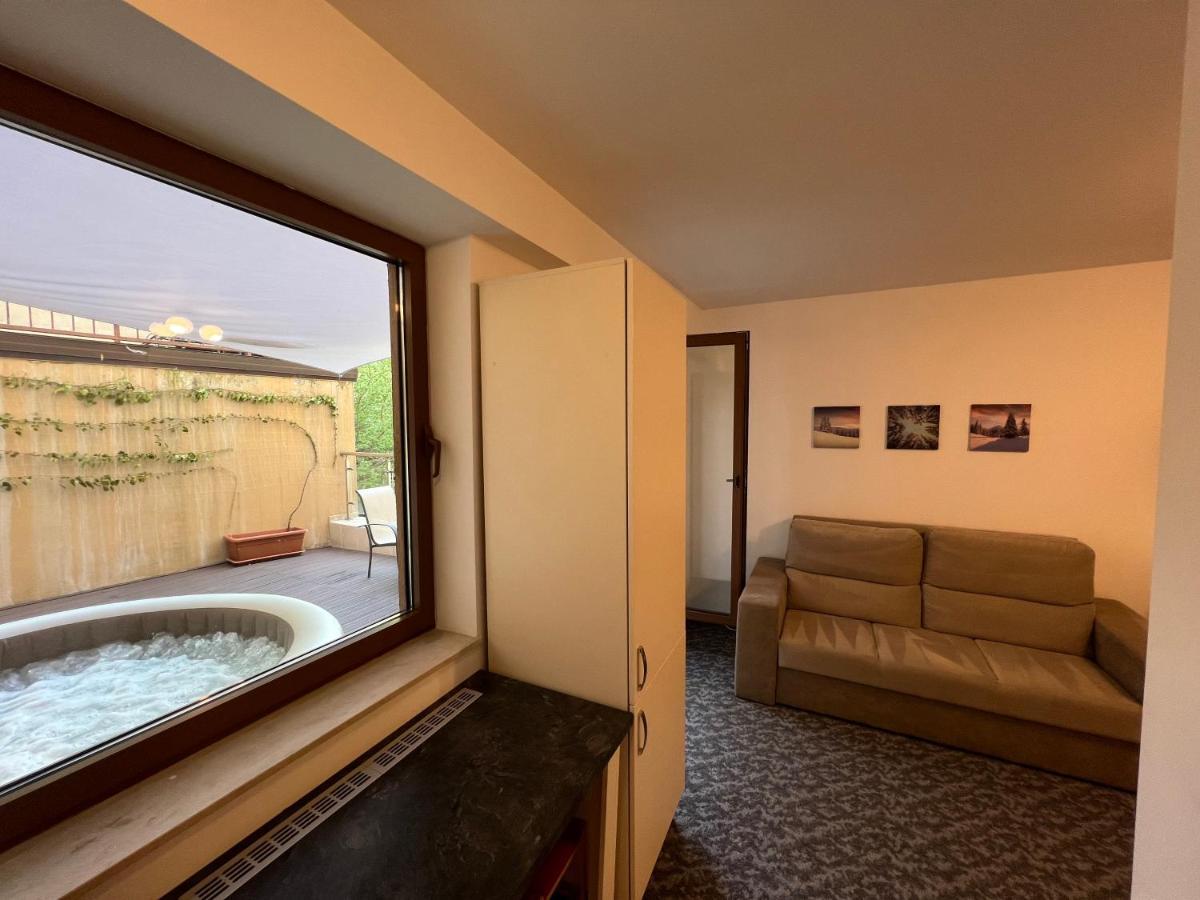 Coroni Studio With Jacuzzi Brašov Exteriér fotografie